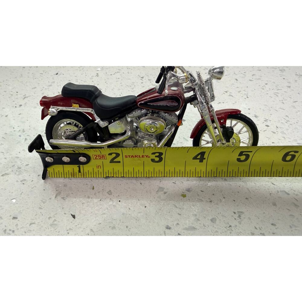 Maisto 1999 Harley-Davidson FXSTS Springer Softail 1:18 Diecast Maroon - Picture 4 of 4